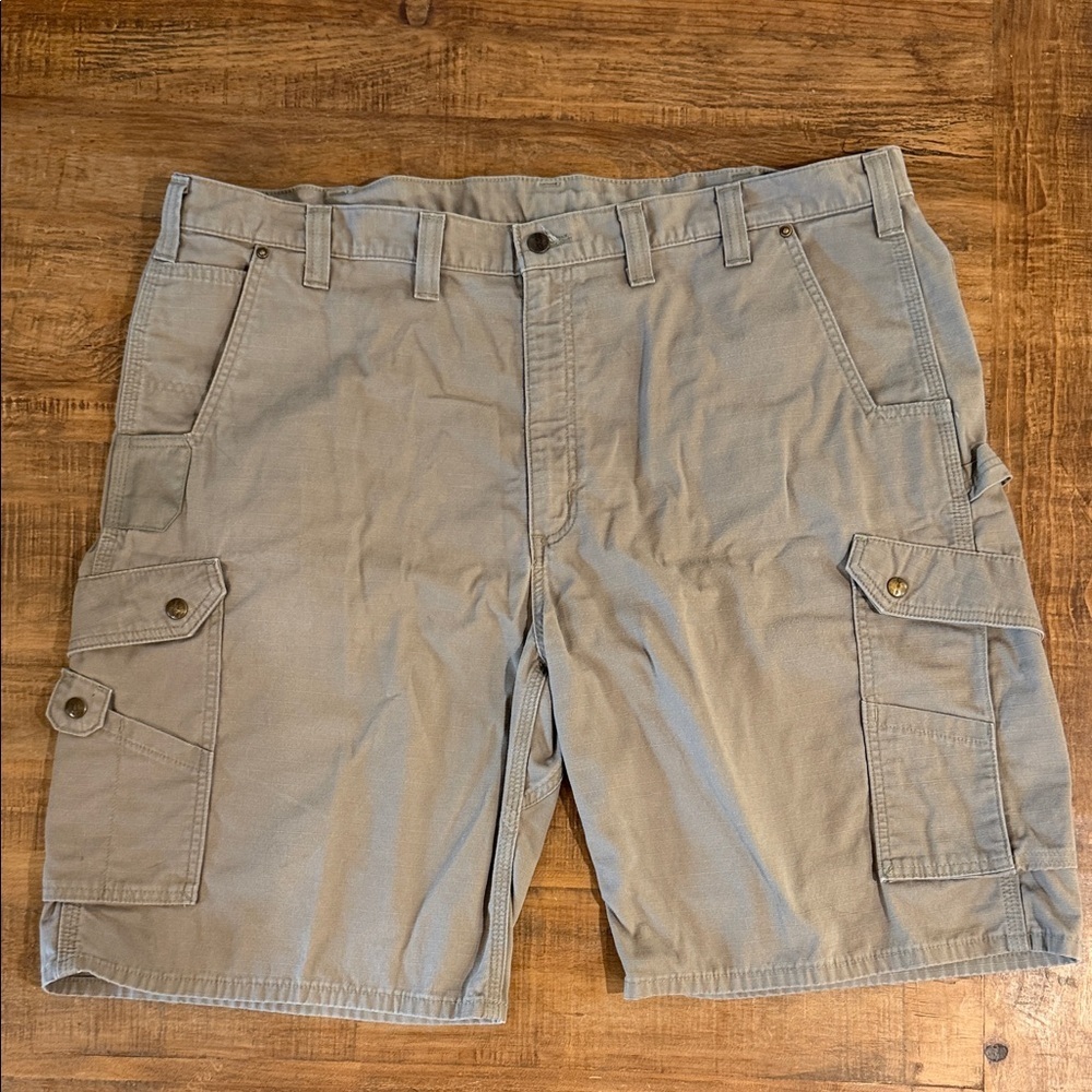 Men’s Carhartt Relaxed Fit Cargo Shorts Size 46 Khaki or Tan color. Look New